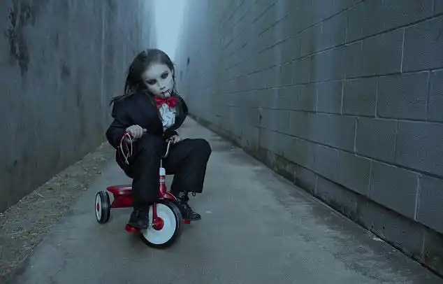 摄影师拍摄恐怖儿童照令人胆寒【组图】