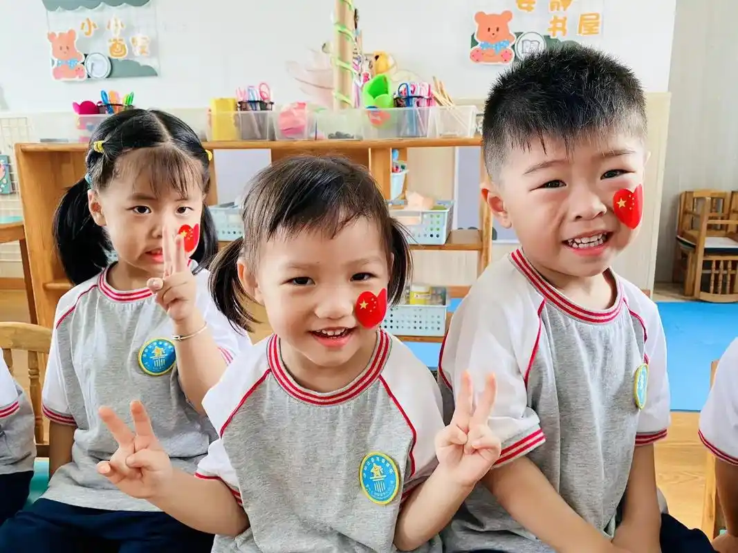 每一张照片都来自老师看来小朋友越来越适应幼儿园的生活了