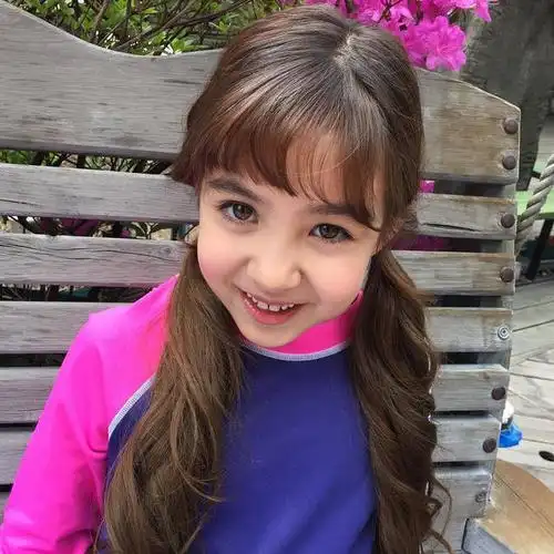 意大利和韩国混血儿zoegiuman大眼睛bilinbilin的又是一个上帝派下