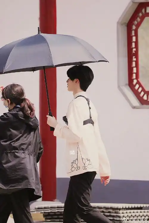 严浩翔贺峻霖民国造型路透