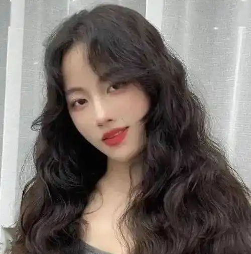 复古风格的女生烫发发型推荐,自带立体蓬松感_满头_卷发_发丝