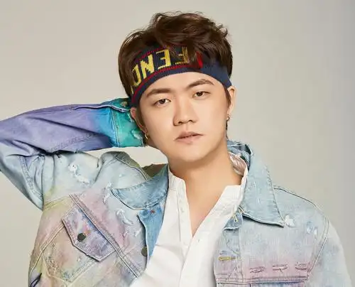 展展任国际大学生微电影盛典推广大使,透露新歌mv微电影故事