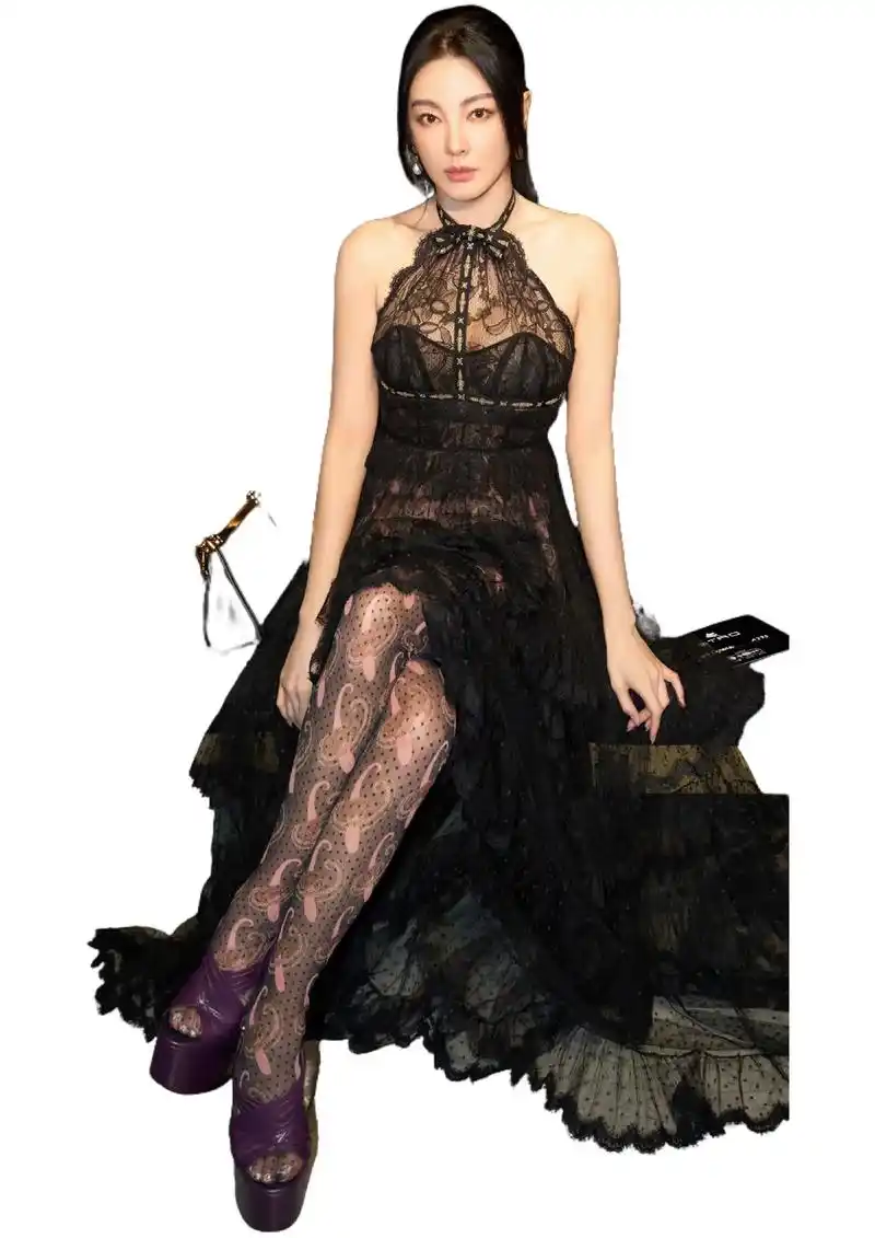 张雨绮黑色系穿搭.#穿搭 #斩男穿搭 #完美身材 - 抖音