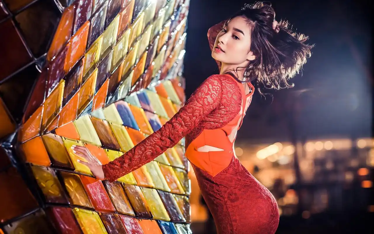 美女蕾丝红裙写真高清壁纸