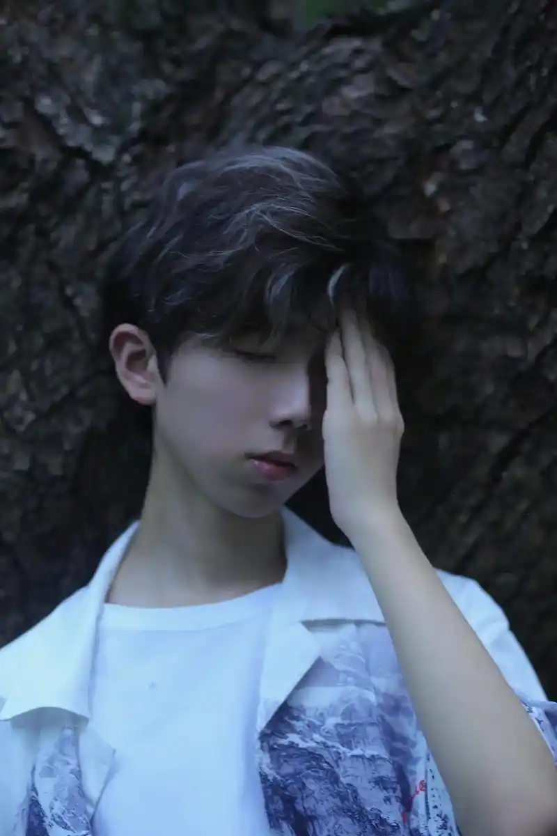 男生写真 #纯情男高 #侧颜 #摄影 #白衣少年 - 抖音