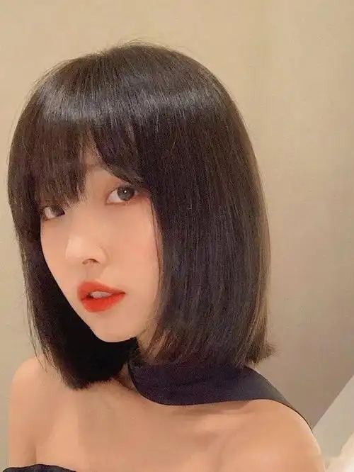 "发廊人气初恋齐脖短发"_发型