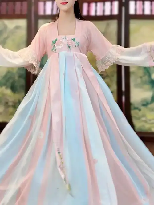 这款连衣裙真的太美了,古风元素和现代设计的完美结合,穿上它就 - 抖