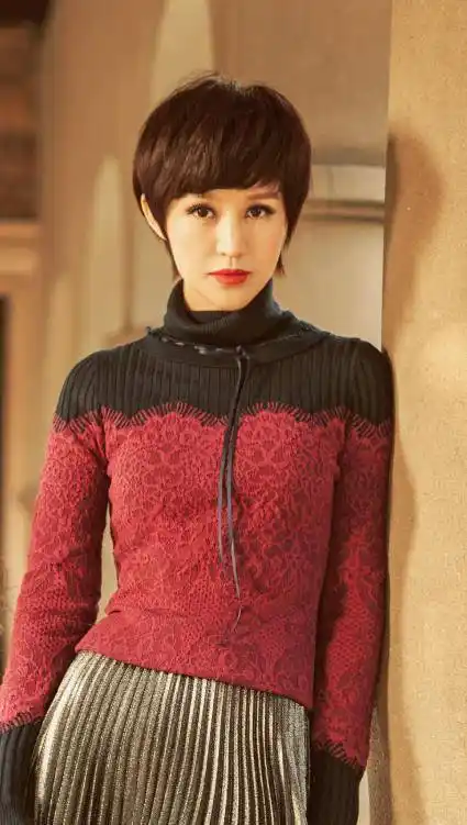 有种"变脸"叫鲍蕾化浓妆,素颜照长这样,陆毅每天怎么过的?