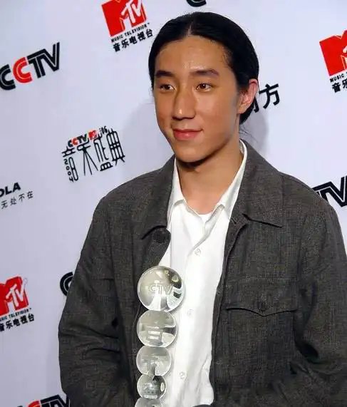 房祖名赴日宣传花木兰戴上国徽感自豪