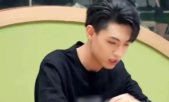 秦霄贤曝想要30岁前结婚择偶标准意想不到与蔡少芬相处太有梗