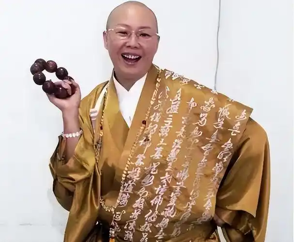 费贞绫:当艳星,做小三,出家后挥金如土,大聊性事,今现状如何