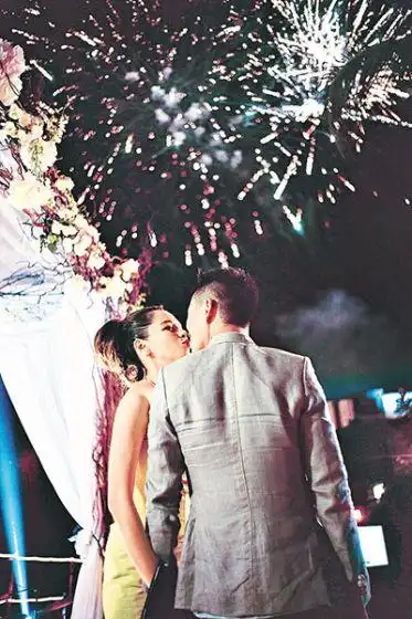 39岁的徐若瑄与比自己小2岁的老公李云峰在巴厘岛举行私人婚礼