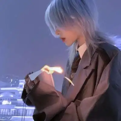 帅气又酷的女生头像 高清染发又酷又飒的女头图片