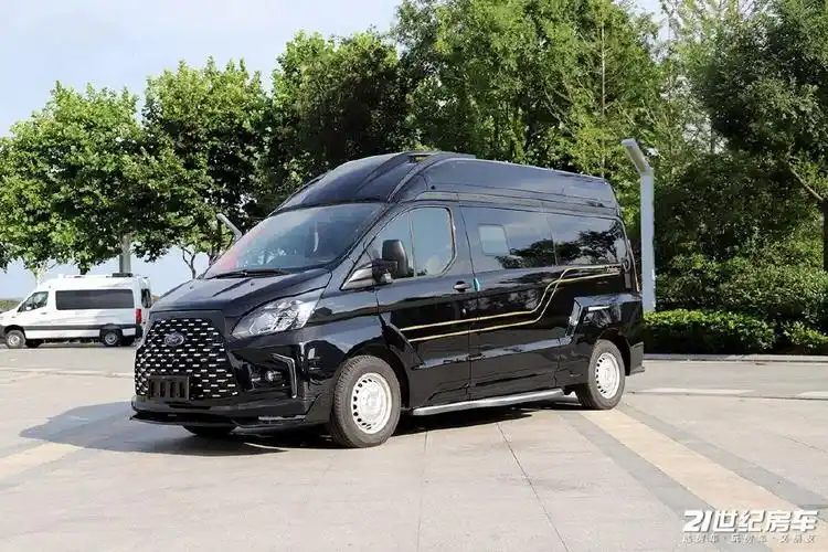 福客特黑骑士总裁版房车基于福特新全顺v362底盘打造,该车长宽高分别
