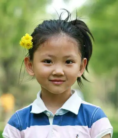 学扎小学生可爱型头发小学生简单的扎头发方法3