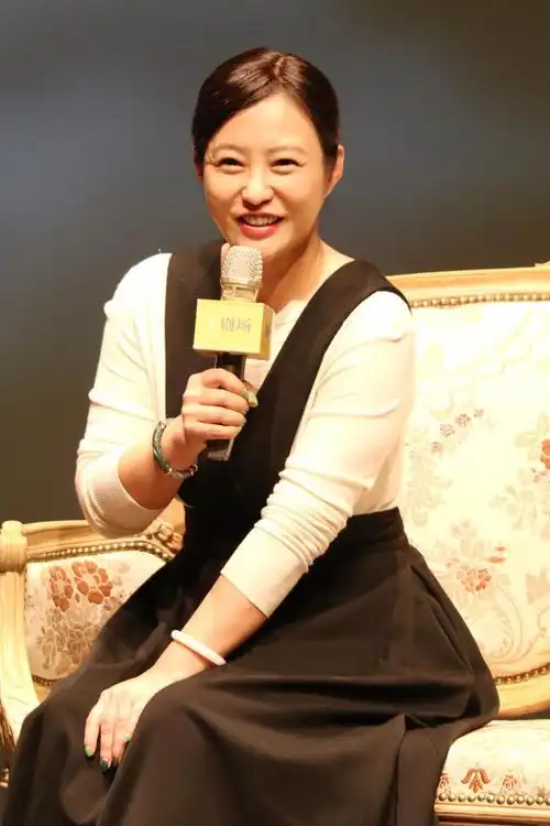 39岁李光洁升级当爸一家三口亮相同一天前妻郝蕾谈做演员要勇敢面对