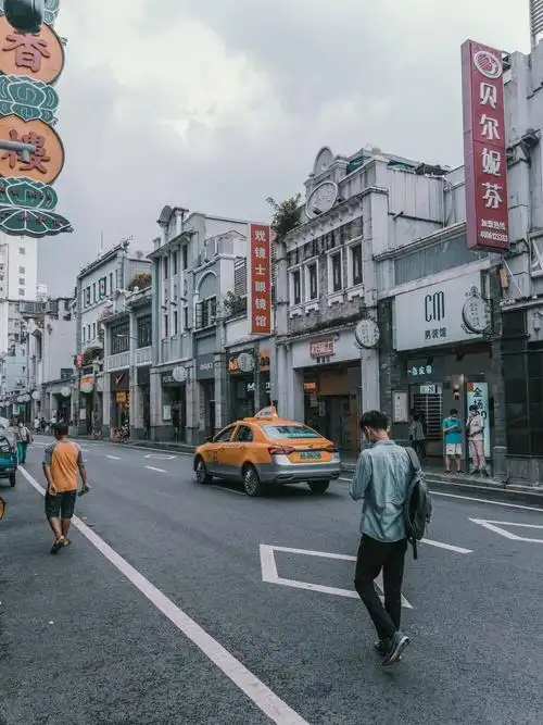 「广州必去的老街」上下九北京路步行街扫街  广州一个人很有人文气息