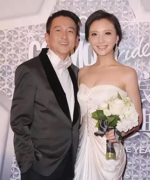 据报道,孙茜有着偶像剧般的恋情,和大她11岁的蔡远航当初因相亲认识