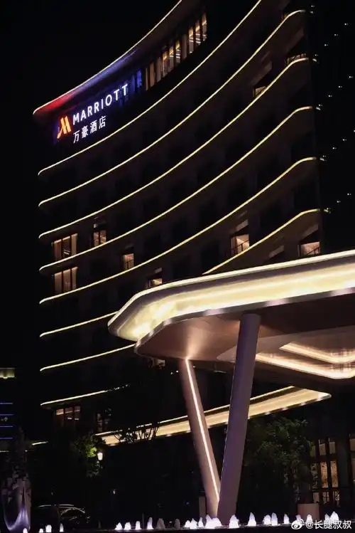 万豪旗下的秦皇岛万豪度假酒店算是秦皇岛酒店天花板,毕竟是国际