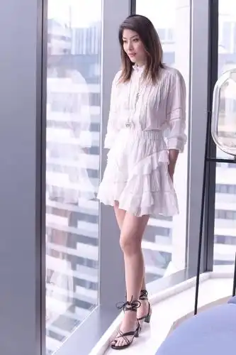 陈慧琳这双"爱心鞋"太牛了,看着土里土气,穿上气场一米八!