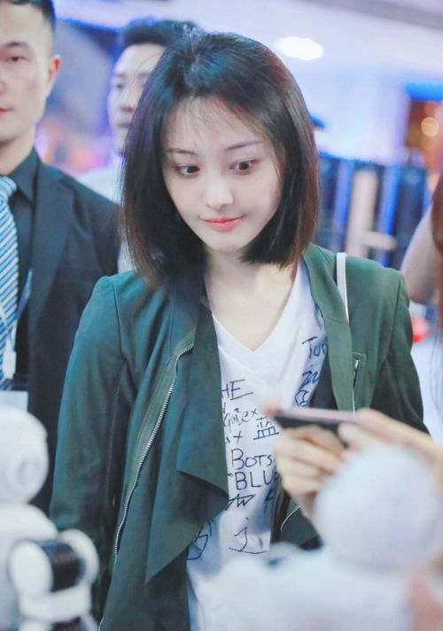 【一点资讯】郑爽背后金主到底是谁,能让冯小刚毕恭毕敬,赵宝刚闭眼瞎