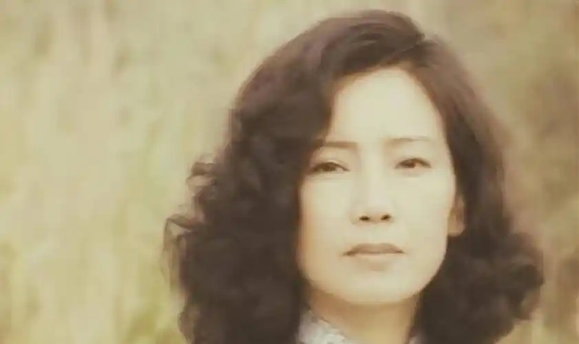 演员陈宝国:娶同学赵奎娥,结婚40年宠妻如宝,成年儿子让他犯愁