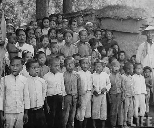 1940年抗日儿童团小朋友,坚强而勇敢