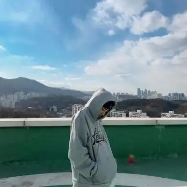 是一组很炫酷的男生专用气质头像,图片中的男孩特别有魅力又特别帅气