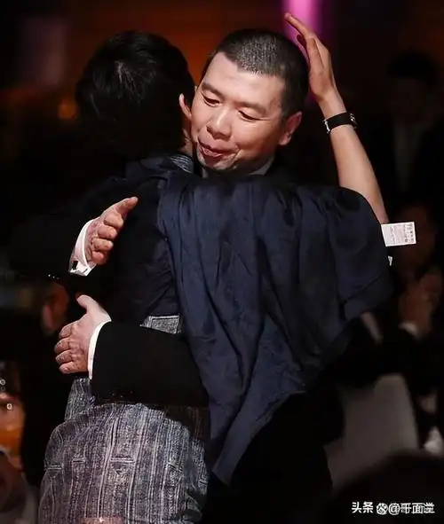 冯小刚"人设崩塌"?裸替演员公开曝光:我要让你身败名裂