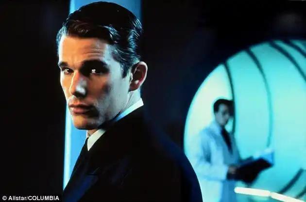 在由伊桑-霍克主演的科幻电影《千钧一发》中,人们可以通过基因检查