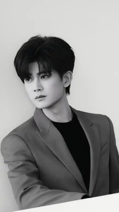 任嘉伦超话67任嘉伦整体散发的感觉和那双眼睛,就让人觉得充满了