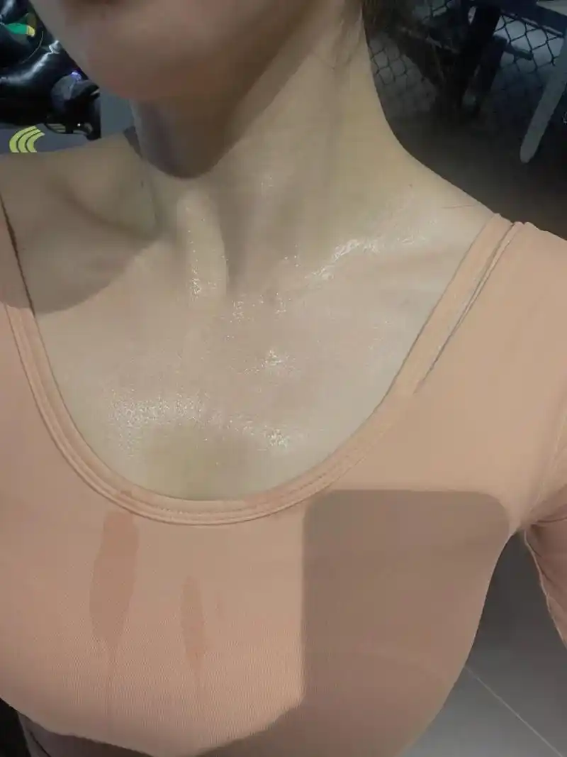 没用动态的日子都在默默努力 每天两点一线 健身房流汗90档口 - 抖