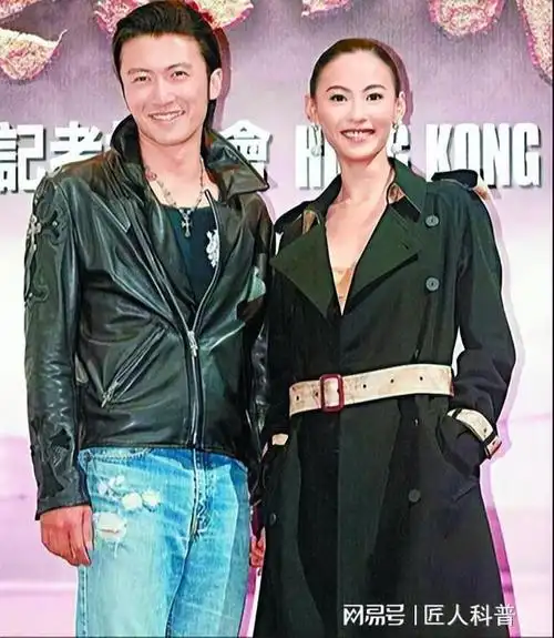 二不久后,王菲便宣布了和李亚鹏的结婚信息,谢霆锋也和张柏芝成为了
