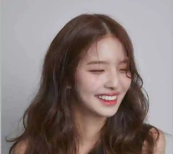 水波纹烫发应该是比较流行的烫发,因为它烫出的发型比较自然蓬松,非常