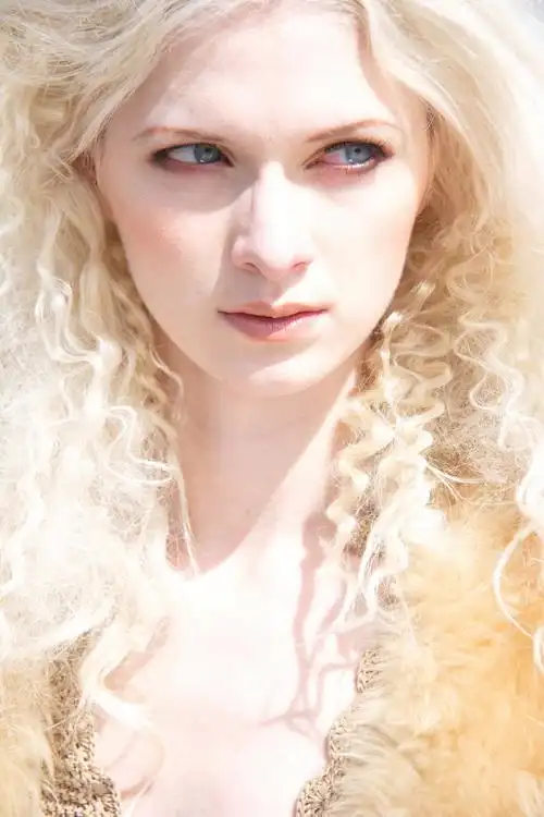 录入: 黄叶飞扬 ]人像修图练习素材欧美模特比基尼泳装高清