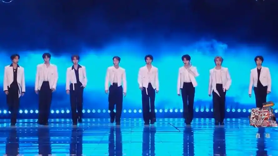 时代少年团 王嘉尔《对你爱不完》跨年晚会舞台