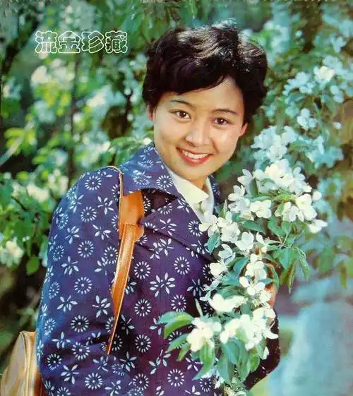 难忘40年前年轻的你我他……#你还记得80年代的那些美人吗##老照片