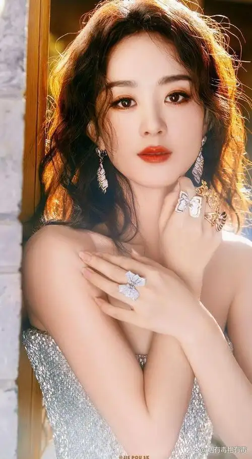 她的美貌和气质成为了无数粉丝羡慕的对象.