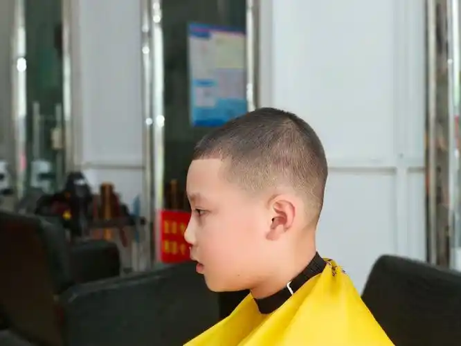 2022新年小男孩怎么剪毛寸头飞机头雕刻发型款款帅到停不下来