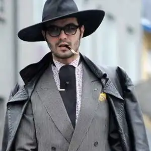 叼烟礼帽大哥范_男生霸气头像图片_扣扣居