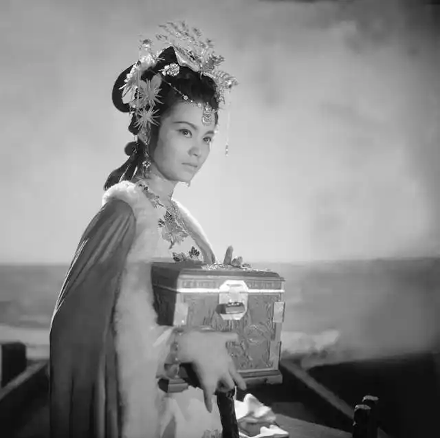 怒沉百宝箱的杜十娘,真是太傻