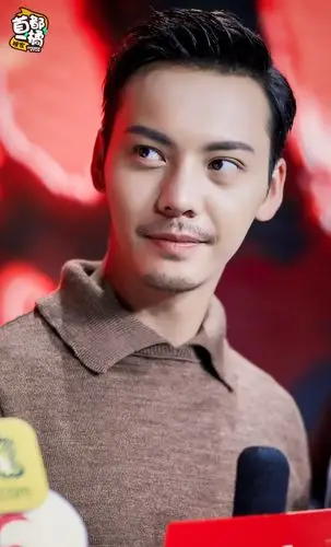 好好打理过的小胡子,儒雅而成熟.期待光哥