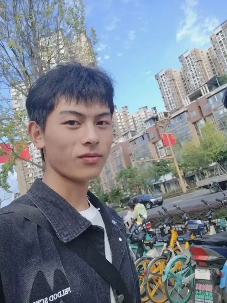 儿子,今天是你二十岁的生日,一转眼,我的男孩已经 20 岁  - 抖音