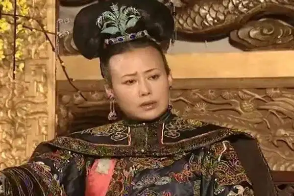 按位分尊卑来排,那便是中宫(皇后),东宫,西宫,次东宫,次西宫.