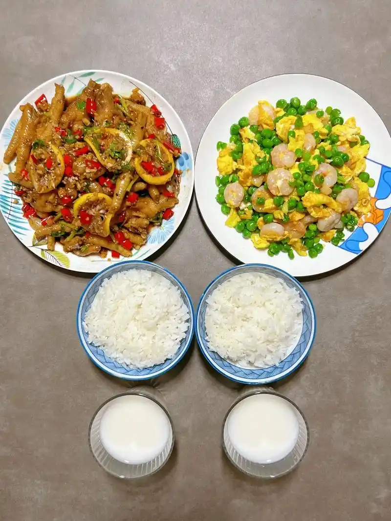 90后夫妻二人食,拒绝外卖的第51天.今日晚餐食谱:柠檬鸡爪 - 抖音