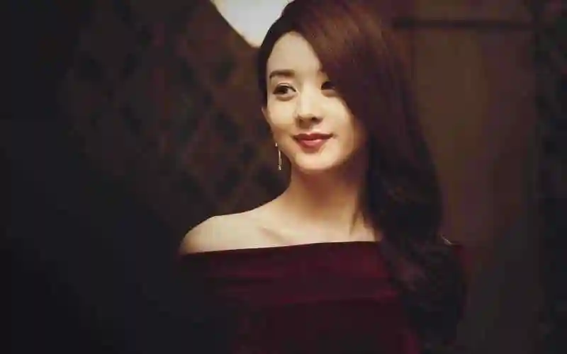 原创赵丽颖六一体验射击卡丁车童心未泯拍戏也是带上儿子