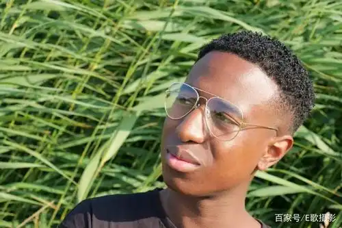 《皮肤黝黑的男青年》智多星-协助拍摄