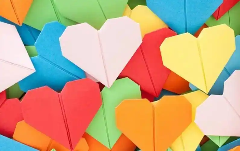 洋浦第二幼儿园小班组微课堂第三期第3课宅家小手工爱心折纸