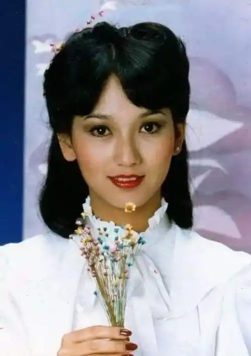 史倩予个人资料及照片(赵雅芝人生中的) - 散下步