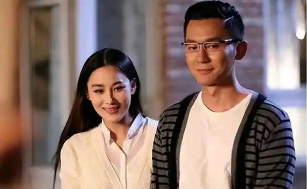 经过这一系列的你来我往,起码有三个女生收到过李晨的心形石头.